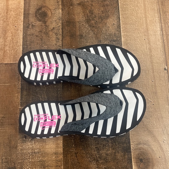 Skechers GoFlex Flexible Flip Flops with Gogamat Technology - Picture 4 of 16